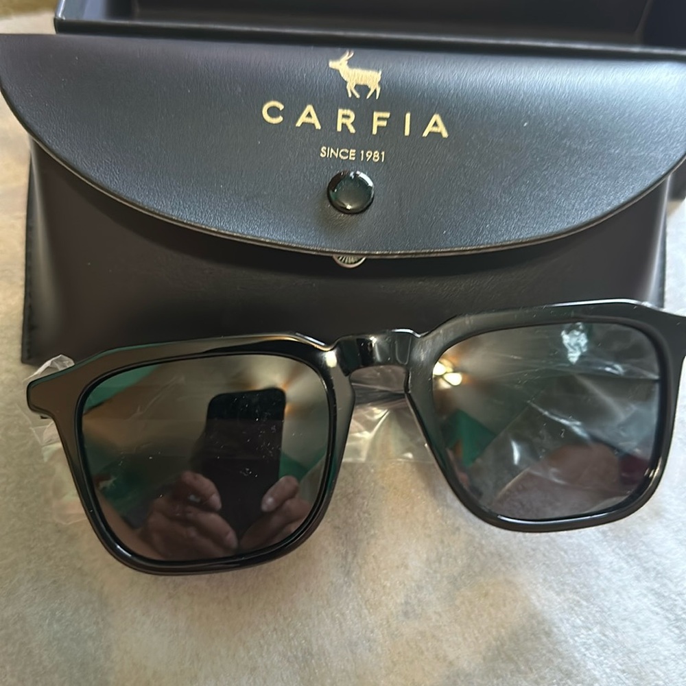 Carfia sunglasses new in box